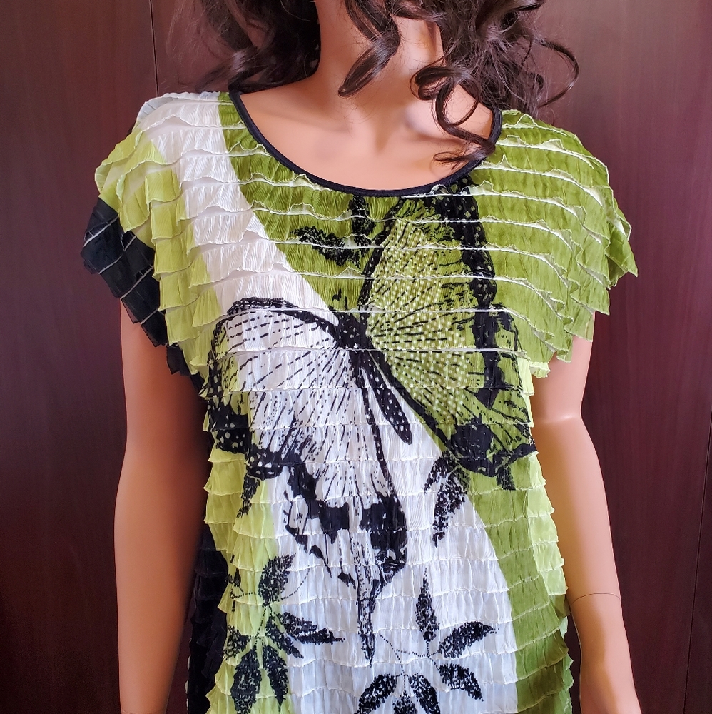 Beautiful & Vibrant Short Sleeved Butterfly Blouse 🦋